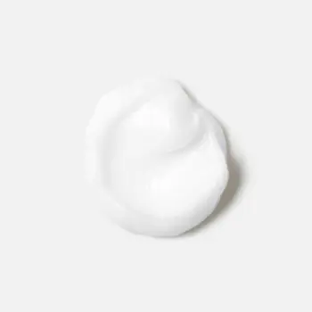 Gusta kremasta tekstura Wella Oil Reflections regeneratora - profesionalna formula za zaglađivanje vlasi