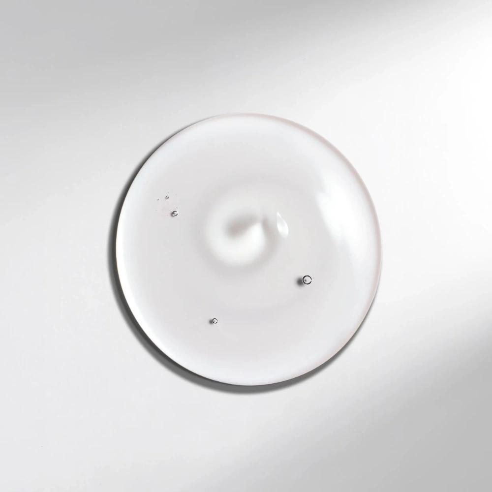 Wella-Professionals-Ultimate-Smooth-Shampoo-250-ml-2 Wella Ultimate Smooth shampoo tekstura formula sa squalane i omega 9 hidratantni šampon za kosu protiv frizza i za sjaj